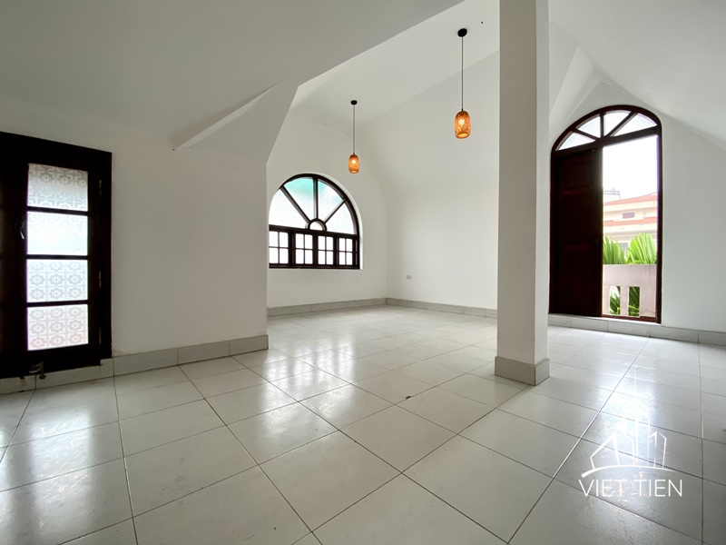 Unfurnished 4 bedroom house with rooftop on Au Co Str ID 0253