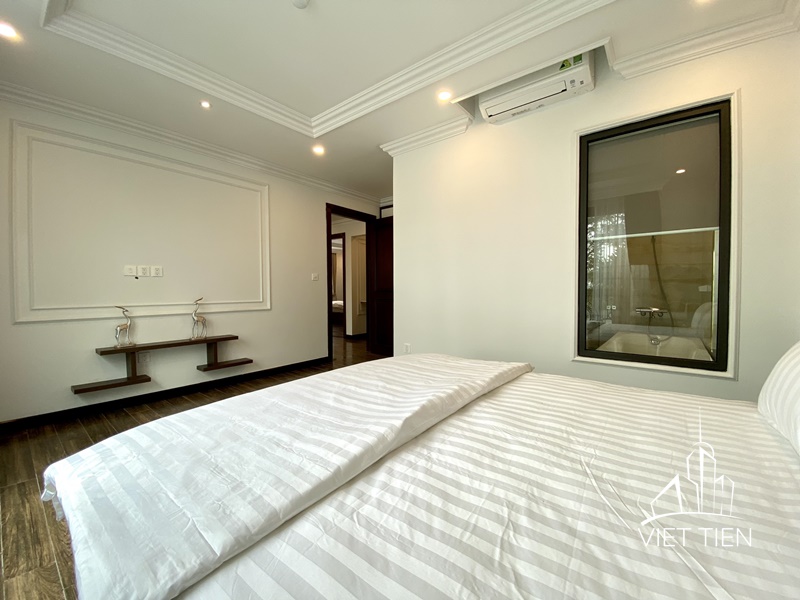 Truc Bach lake view 2 bedroom apartment on Tran Vu Street ID 0255