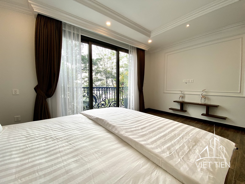 Truc Bach lake view 2 bedroom apartment on Tran Vu Street ID 0255