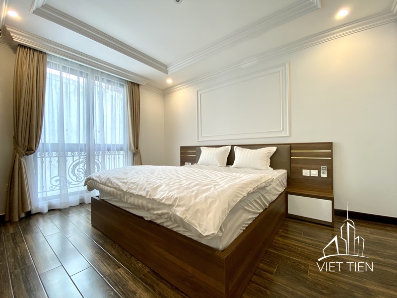 Truc Bach lake view 2 bedroom apartment on Tran Vu Street ID 0255