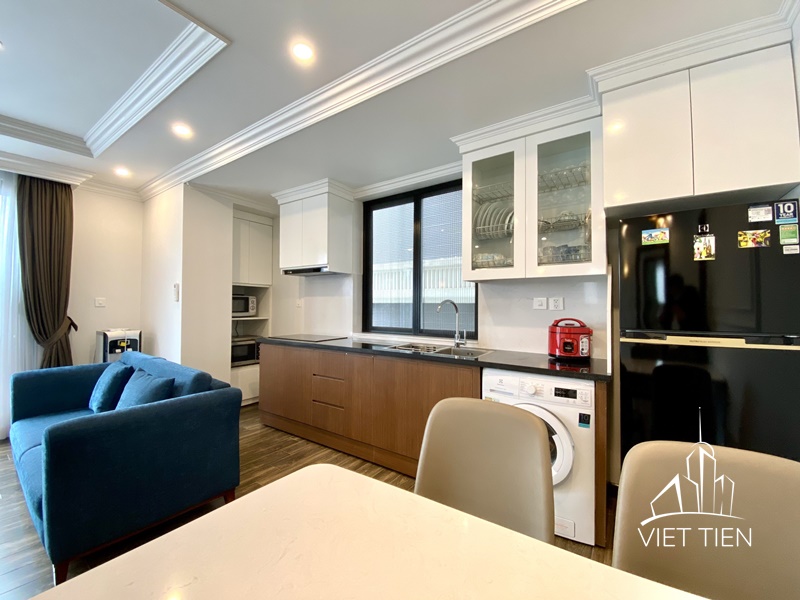 Truc Bach lake view 2 bedroom apartment on Tran Vu Street ID 0255