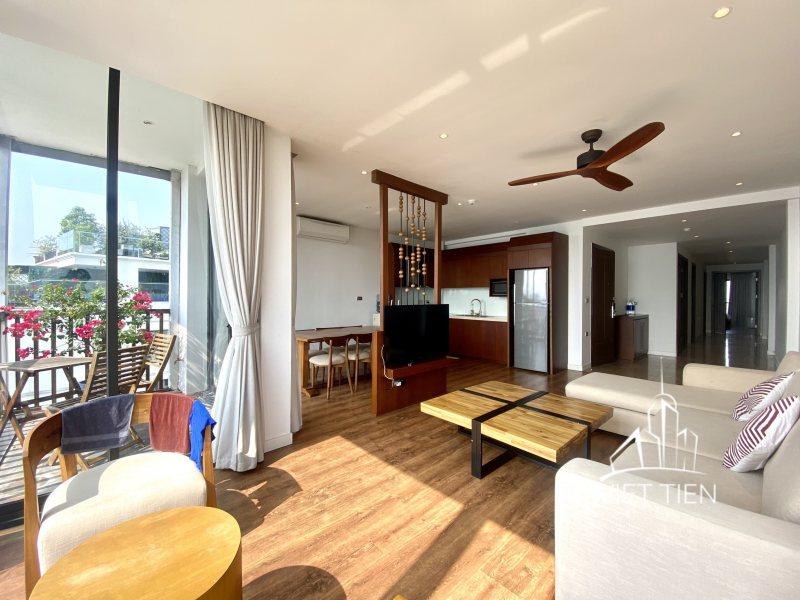 Lake view modern 3 bedroom apartment with balcony on Xom Chua street ID 0256