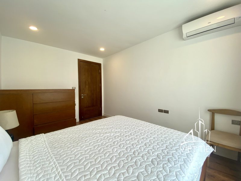 Lake view modern 3 bedroom apartment with balcony on Xom Chua street ID 0256