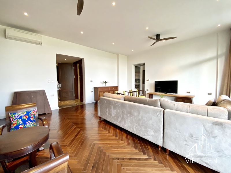 Huge balcony modern 4 bedroom apartment with lots of natural light on Xom Chua ID 0259