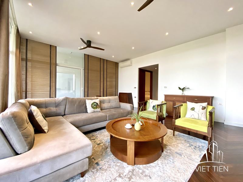 Huge balcony modern 4 bedroom apartment with lots of natural light on Xom Chua ID 0259