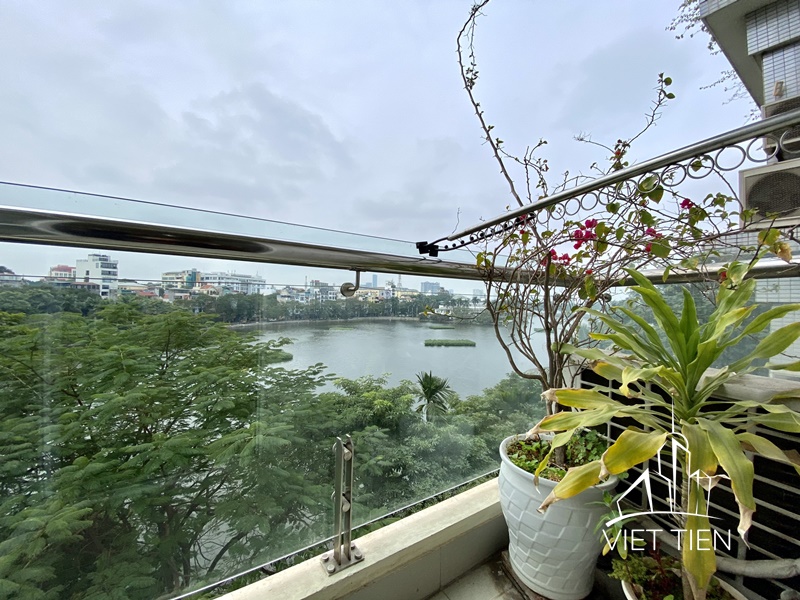 Huge lake view 1 bedroom apartment with balcony and rooftop in Truc Bach ID 0268