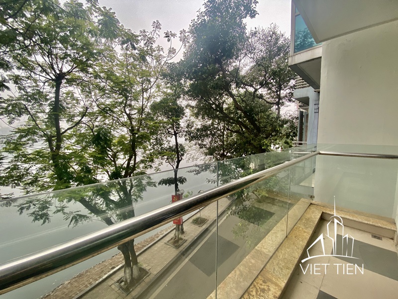 Beautiful lake view 2 bedroom apartment with balcony in Truc Bach area ID 0270