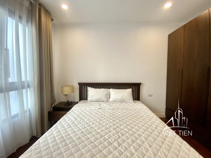 Bright airy 3 bedroom apartment with big balcony on Xom Chua ID 0272