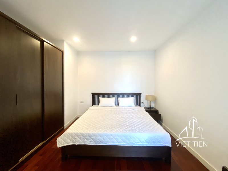 Bright airy 3 bedroom apartment with big balcony on Xom Chua ID 0272