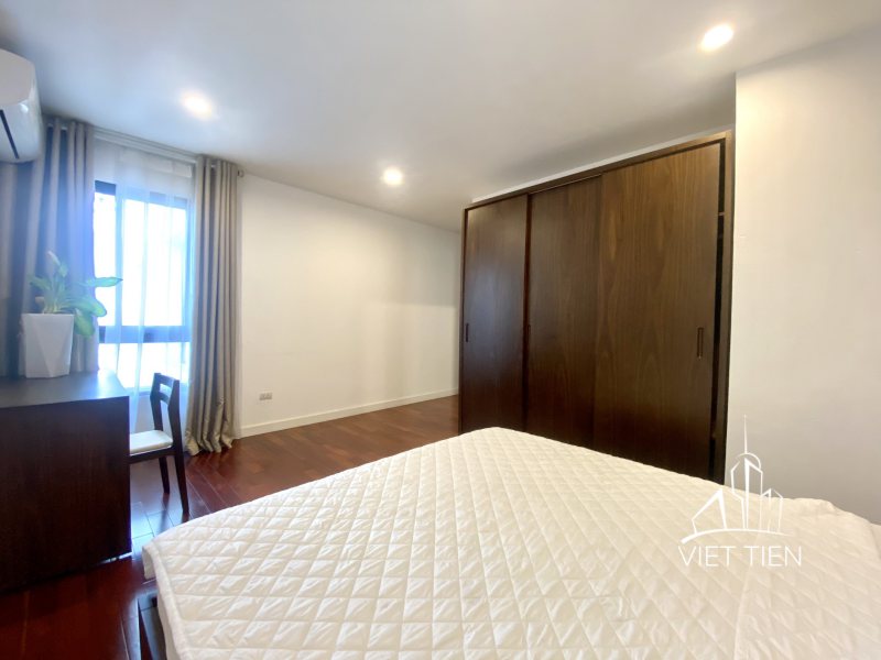 Bright airy 3 bedroom apartment with big balcony on Xom Chua ID 0272