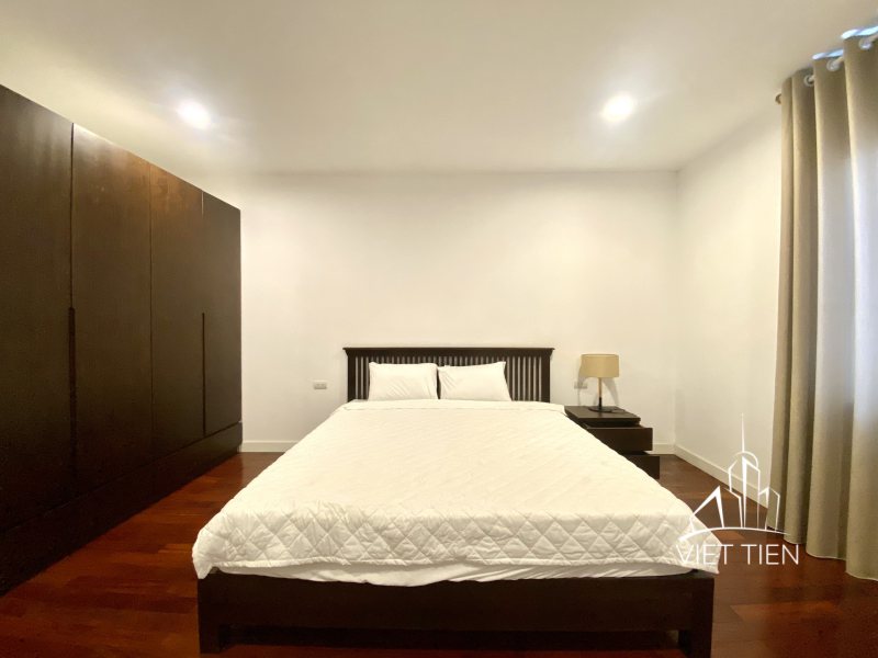 Bright airy 3 bedroom apartment with big balcony on Xom Chua ID 0272