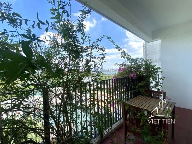 Bright airy 3 bedroom apartment with big balcony on Xom Chua ID 0272