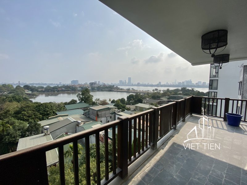 Gorgeous large balcony 3-bedroom apartment with lake view on Xom Chua ID 0273