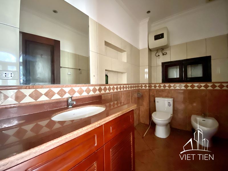 Old Style 2 Bedroom Apartment on Xuan Dieu street ID 0276