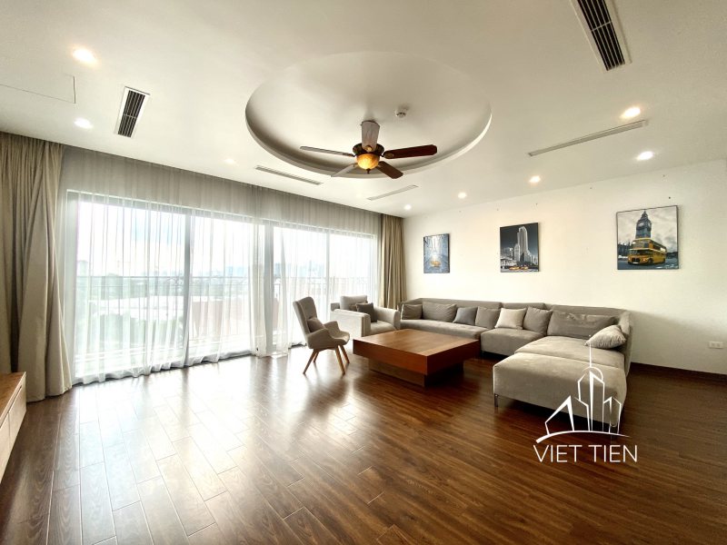 Spacious stylish 3 bedroom apartment with big balcony on Au Co ID 0283