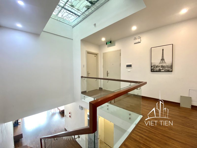 Spacious stylish 3 bedroom apartment with big balcony on Au Co ID 0283