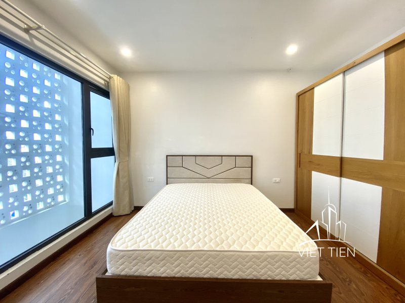 Spacious stylish 3 bedroom apartment with big balcony on Au Co ID 0283