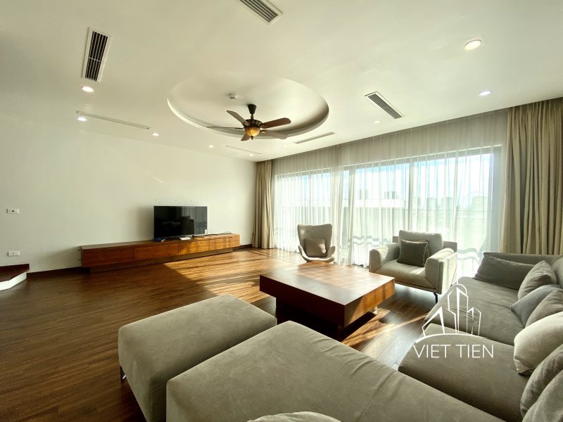 Spacious stylish 3 bedroom apartment with big balcony on Au Co ID 0283