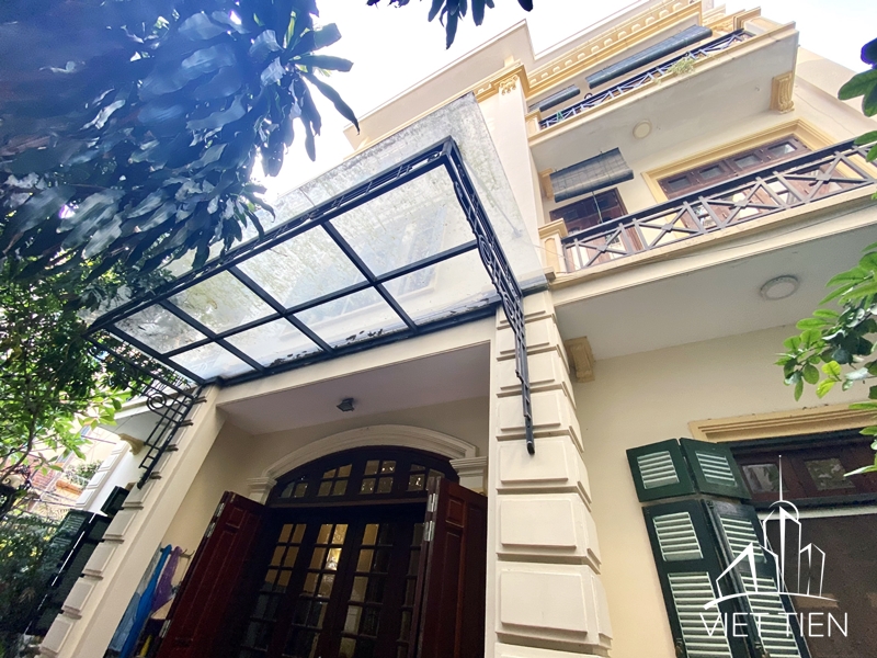 Affordable villa with nice court yard for rent on Dang Thai Mai, Tay Ho, Hanoi ID 0302