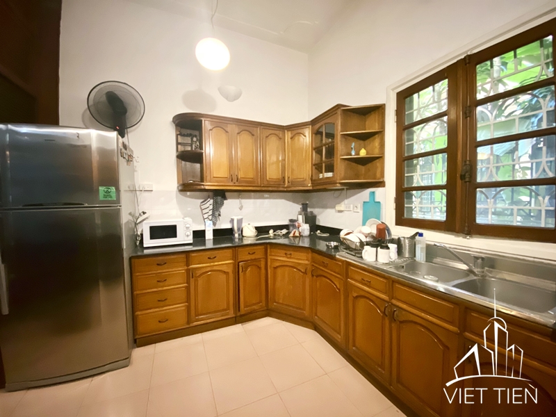 Affordable villa with nice court yard for rent on Dang Thai Mai, Tay Ho, Hanoi ID 0302