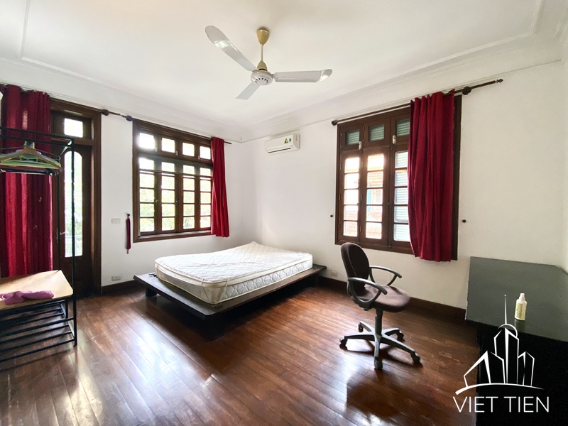 Affordable villa with nice court yard for rent on Dang Thai Mai, Tay Ho, Hanoi ID 0302