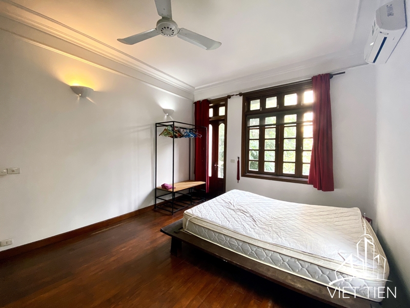 Affordable villa with nice court yard for rent on Dang Thai Mai, Tay Ho, Hanoi ID 0302