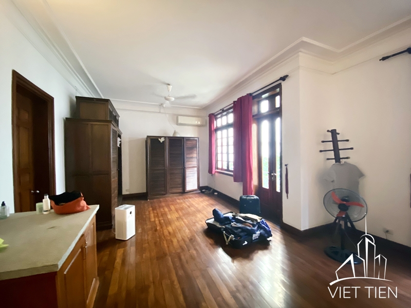 Affordable villa with nice court yard for rent on Dang Thai Mai, Tay Ho, Hanoi ID 0302