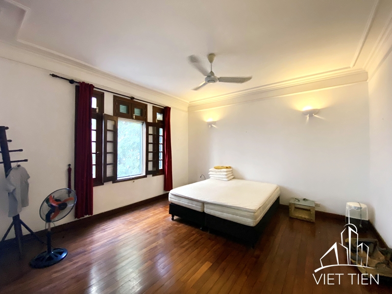 Affordable villa with nice court yard for rent on Dang Thai Mai, Tay Ho, Hanoi ID 0302