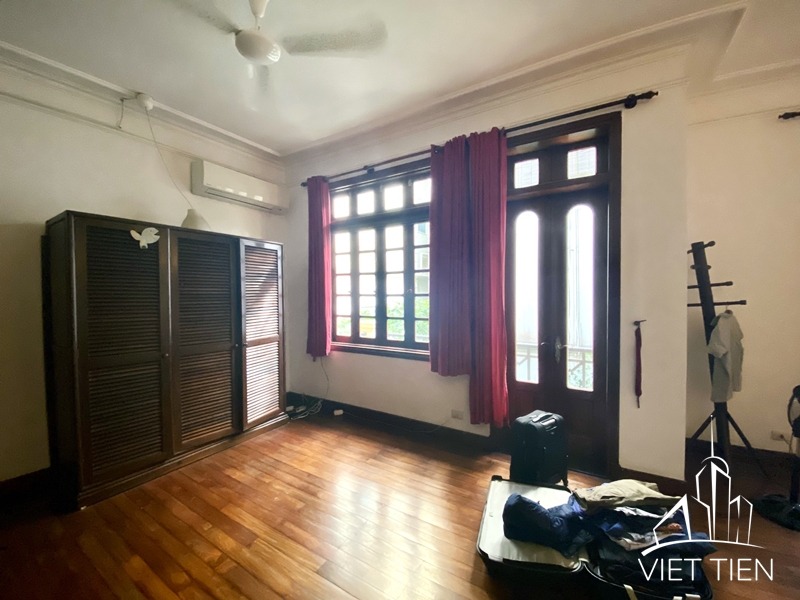 Affordable villa with nice court yard for rent on Dang Thai Mai, Tay Ho, Hanoi ID 0302