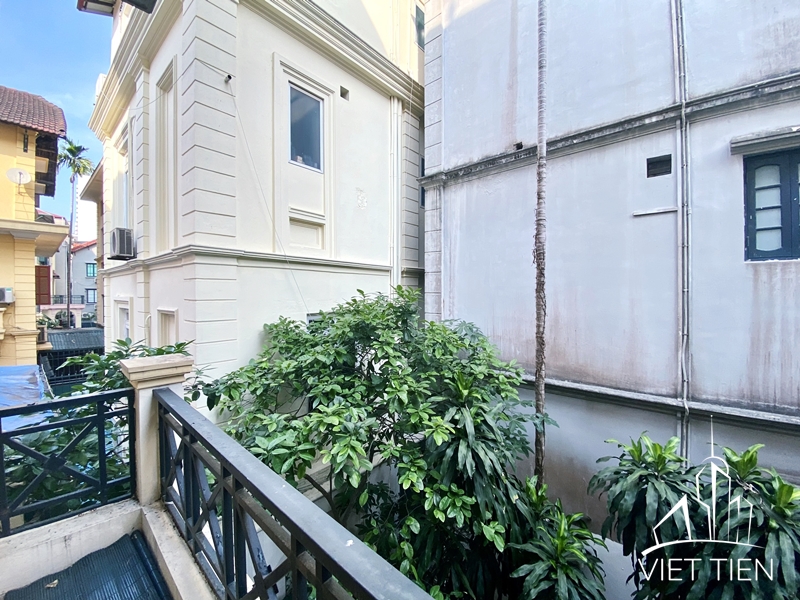 Affordable villa with nice court yard for rent on Dang Thai Mai, Tay Ho, Hanoi ID 0302