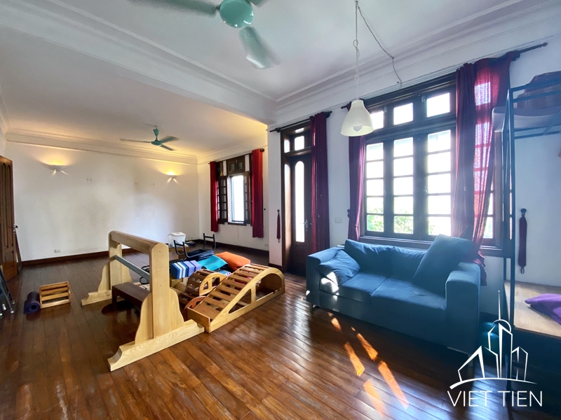 Affordable villa with nice court yard for rent on Dang Thai Mai, Tay Ho, Hanoi ID 0302