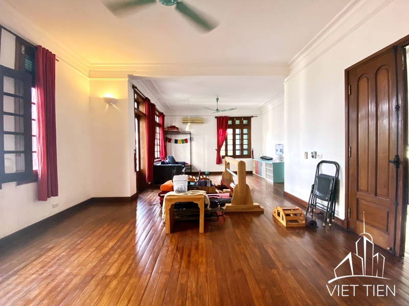 Affordable villa with nice court yard for rent on Dang Thai Mai, Tay Ho, Hanoi ID 0302