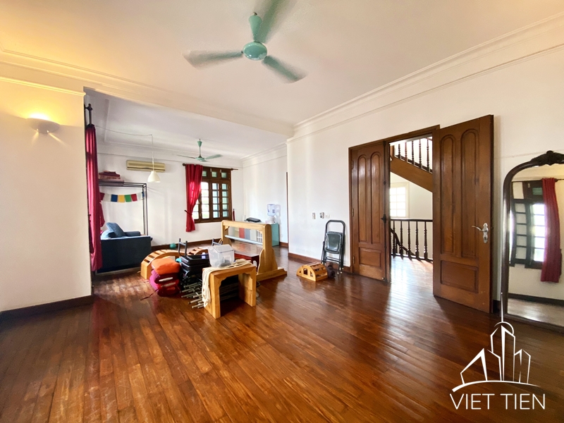 Affordable villa with nice court yard for rent on Dang Thai Mai, Tay Ho, Hanoi ID 0302