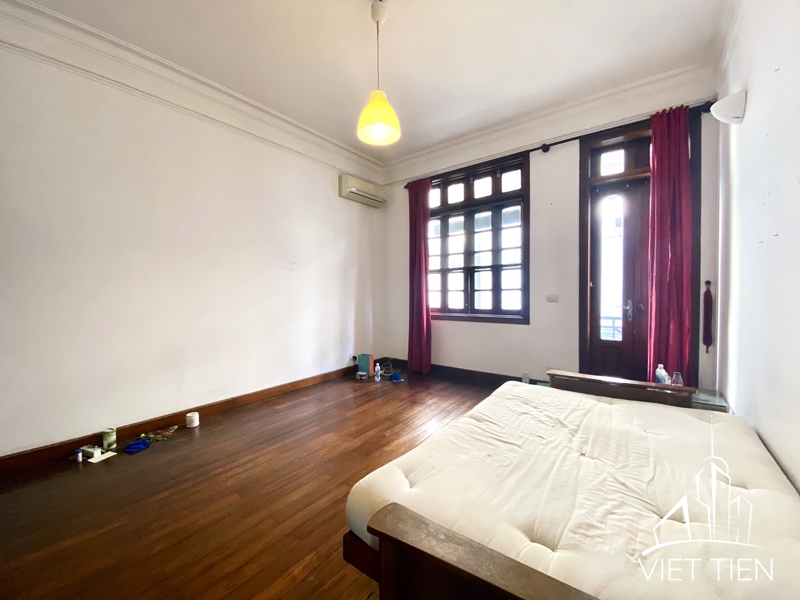 Affordable villa with nice court yard for rent on Dang Thai Mai, Tay Ho, Hanoi ID 0302