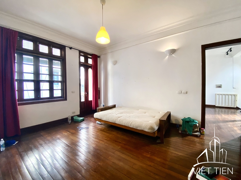 Affordable villa with nice court yard for rent on Dang Thai Mai, Tay Ho, Hanoi ID 0302