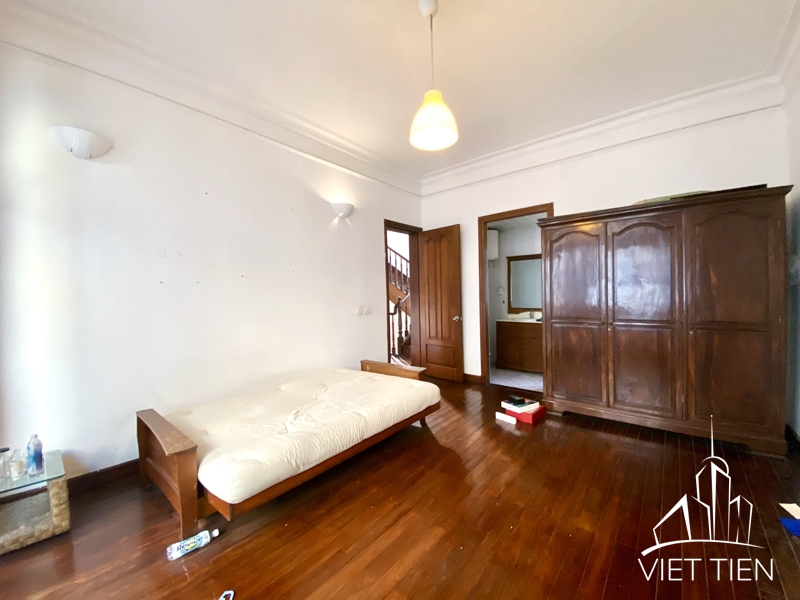 Affordable villa with nice court yard for rent on Dang Thai Mai, Tay Ho, Hanoi ID 0302