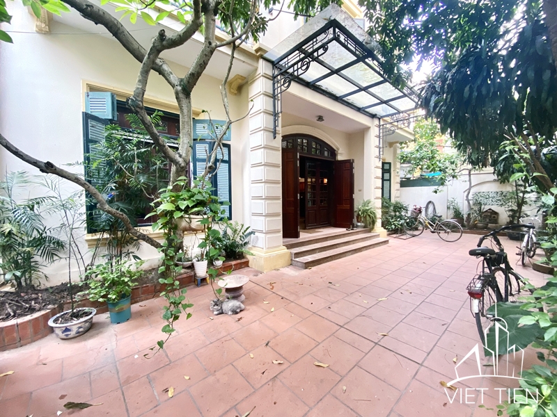 Affordable villa with nice court yard for rent on Dang Thai Mai, Tay Ho, Hanoi ID 0302