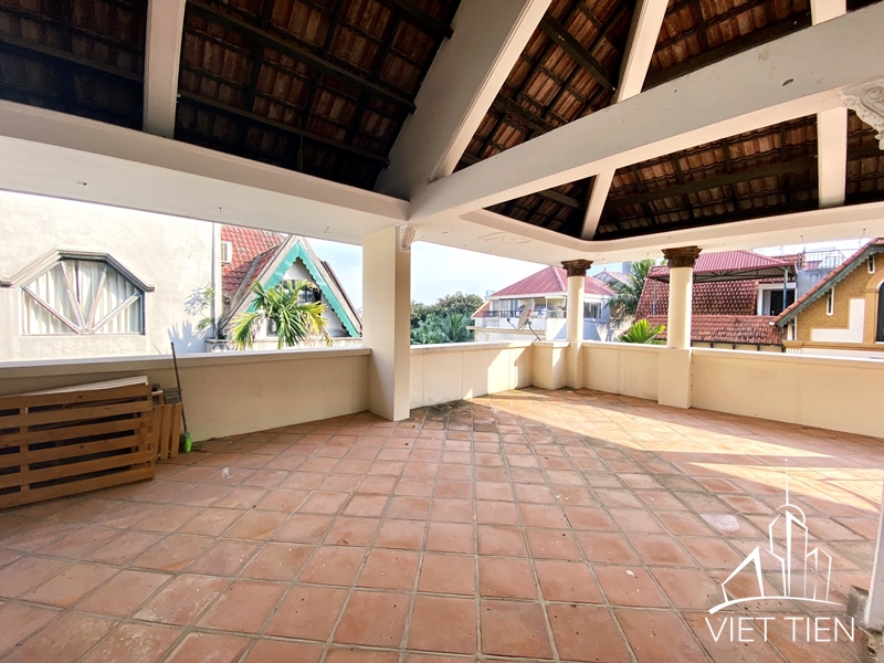 Affordable villa with nice court yard for rent on Dang Thai Mai, Tay Ho, Hanoi ID 0302