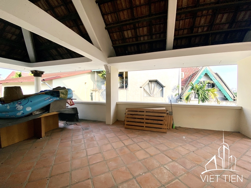 Affordable villa with nice court yard for rent on Dang Thai Mai, Tay Ho, Hanoi ID 0302