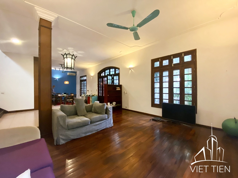 Affordable villa with nice court yard for rent on Dang Thai Mai, Tay Ho, Hanoi ID 0302