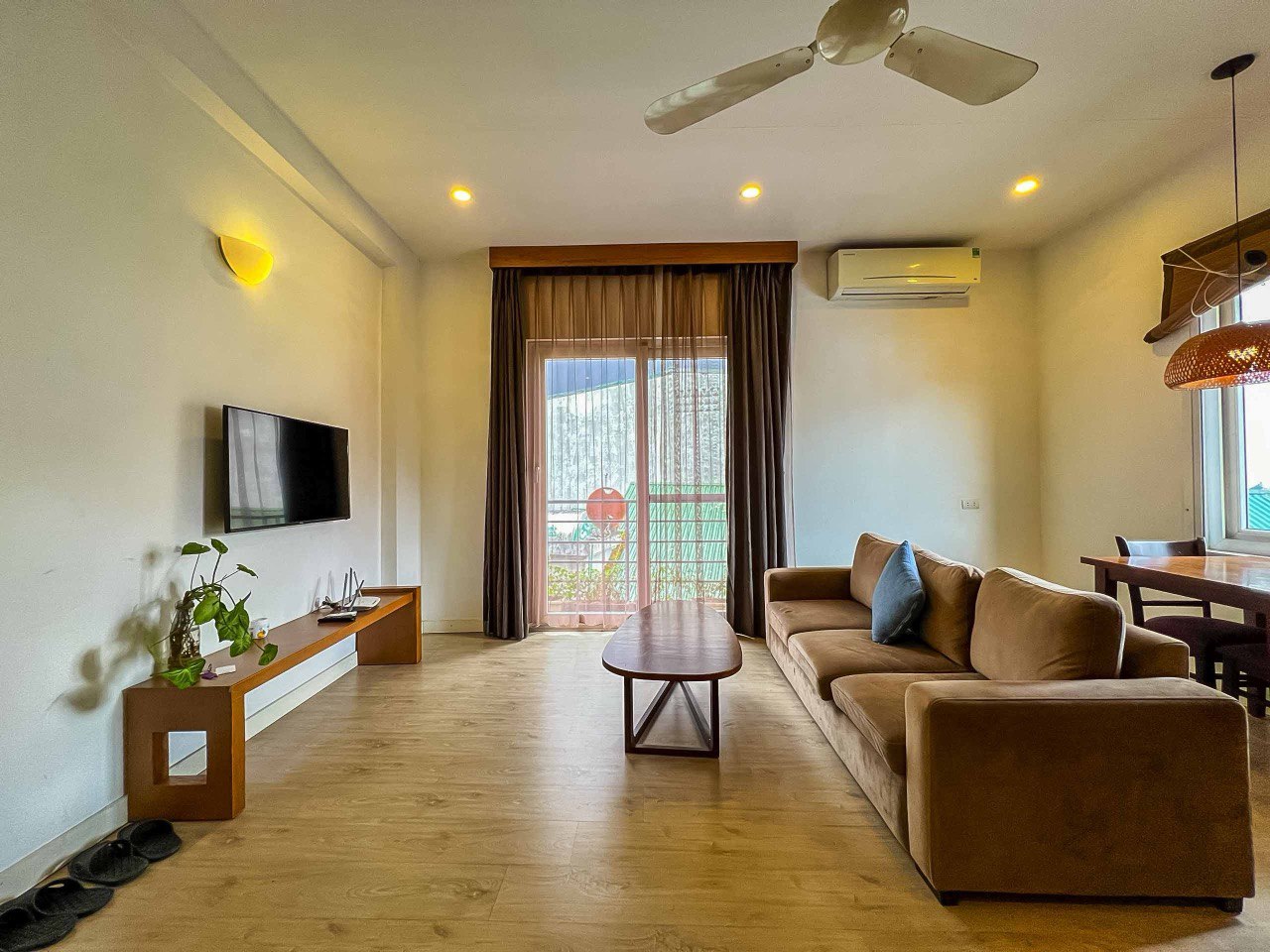 Quiet and bright 1 bedroom apartment for rent on To Ngoc Van, central Tay Ho, Hanoi