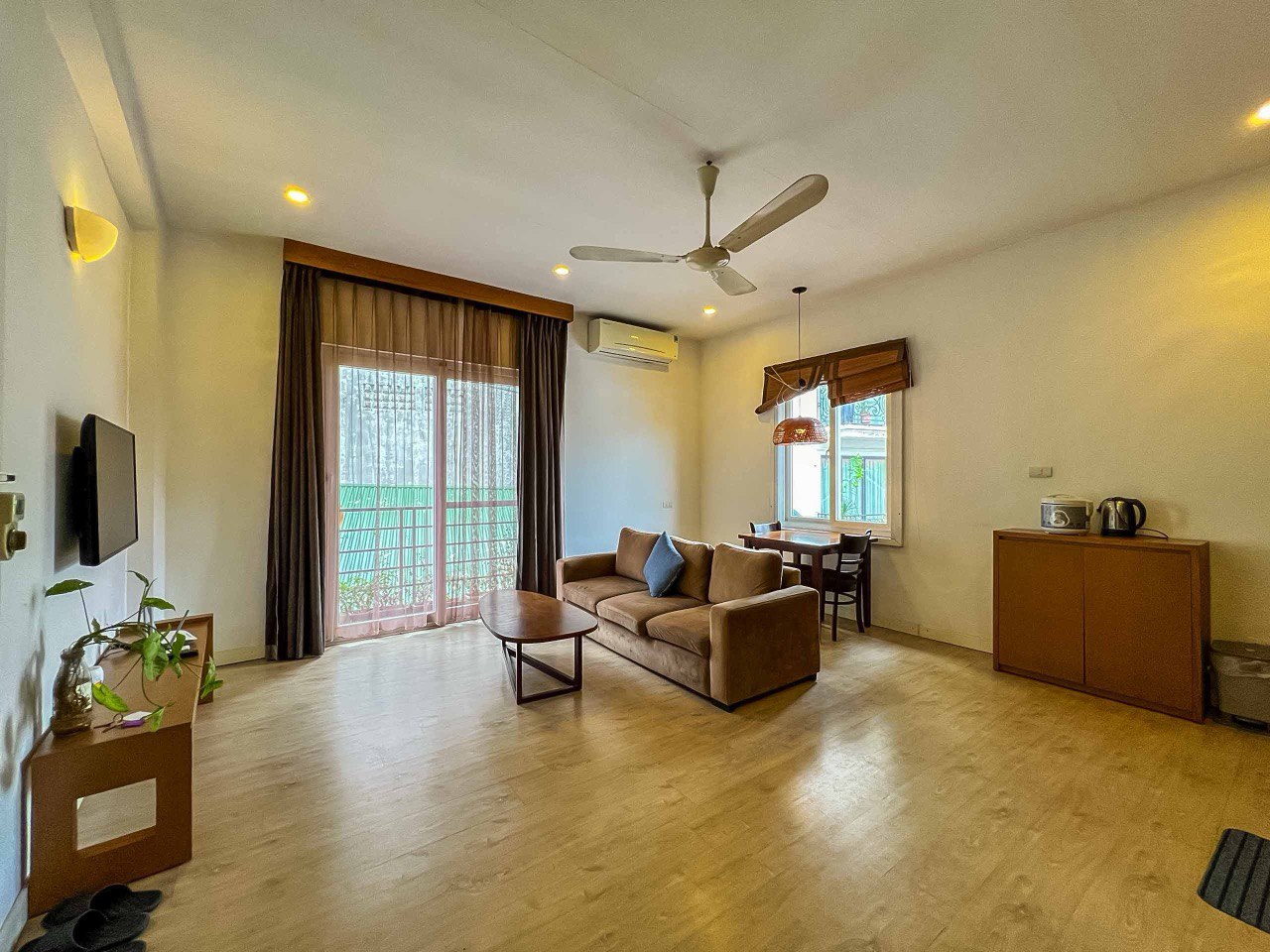 Quiet and bright 1 bedroom apartment for rent on To Ngoc Van, central Tay Ho, Hanoi