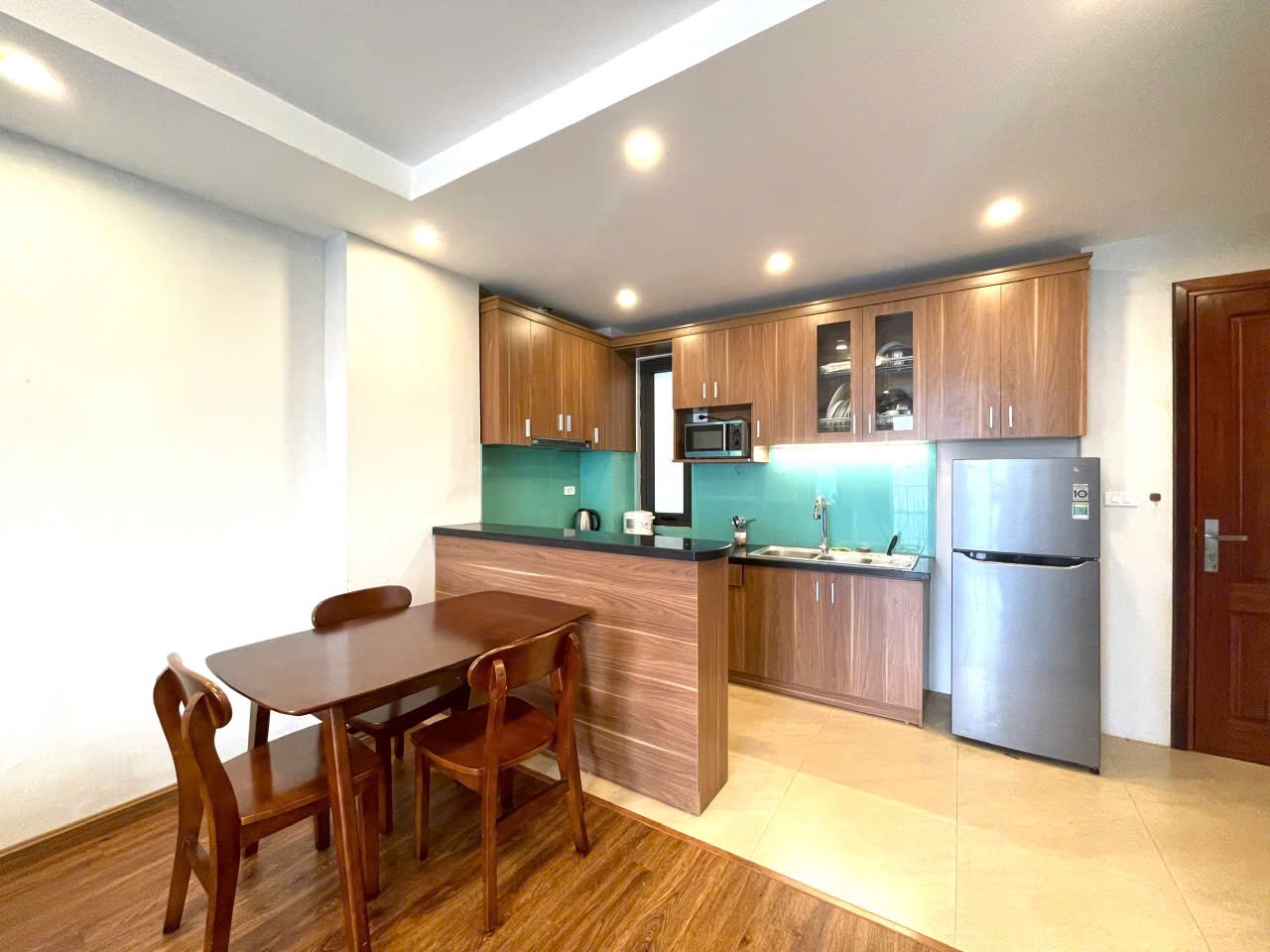 Budget high floor 1 bedroom apartment for rent on Vu Mien, Tay Ho, Hanoi ID 0305