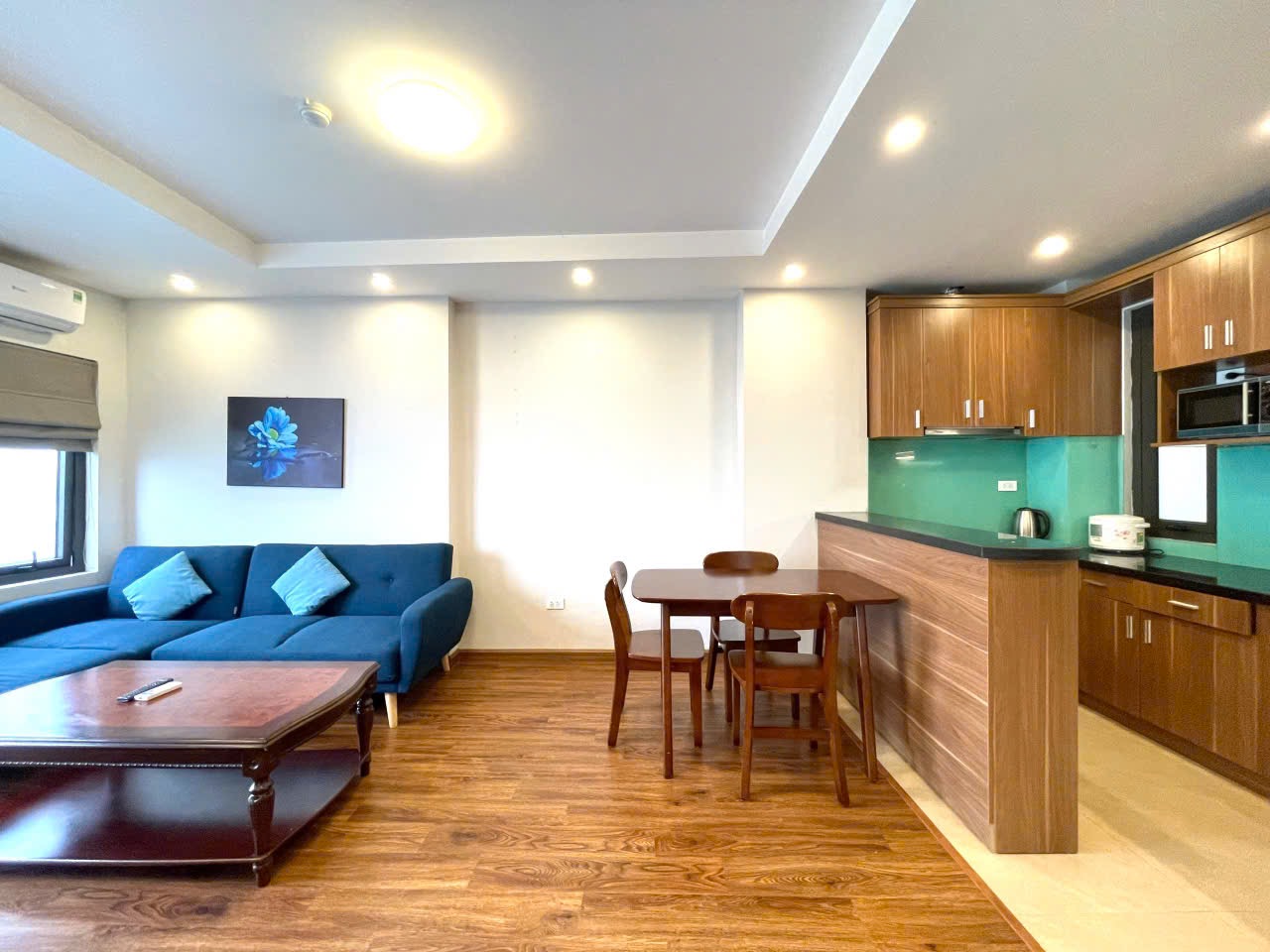 Budget high floor 1 bedroom apartment for rent on Vu Mien, Tay Ho, Hanoi ID 0305