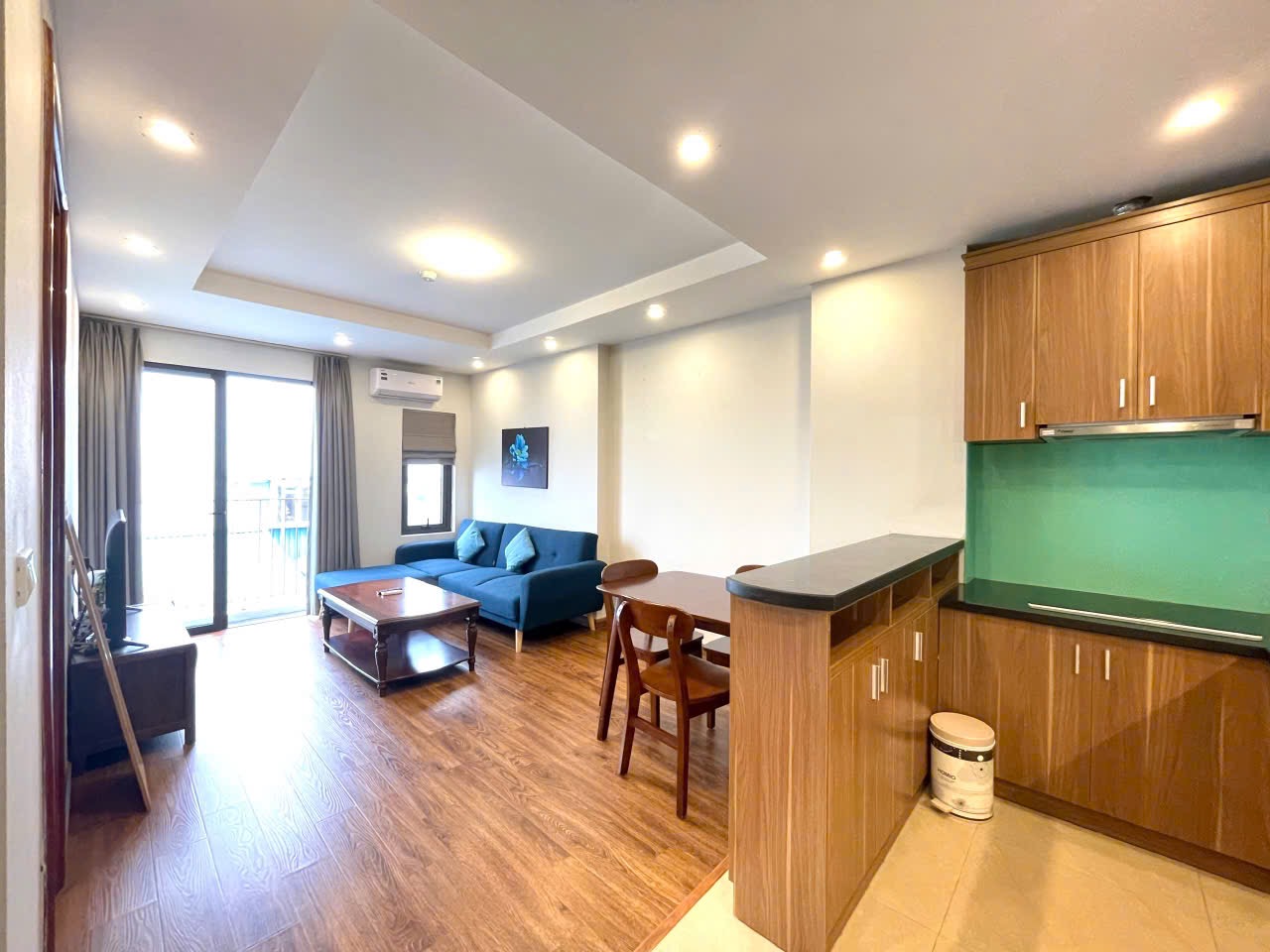 Budget high floor 1 bedroom apartment for rent on Vu Mien, Tay Ho, Hanoi ID 0305