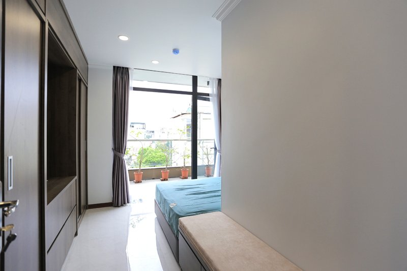 Spacious 2 bedrooms for rent with lake view on Nam Trang street, Truc Bach ward, Ba Dinh, Hanoi ID 0306