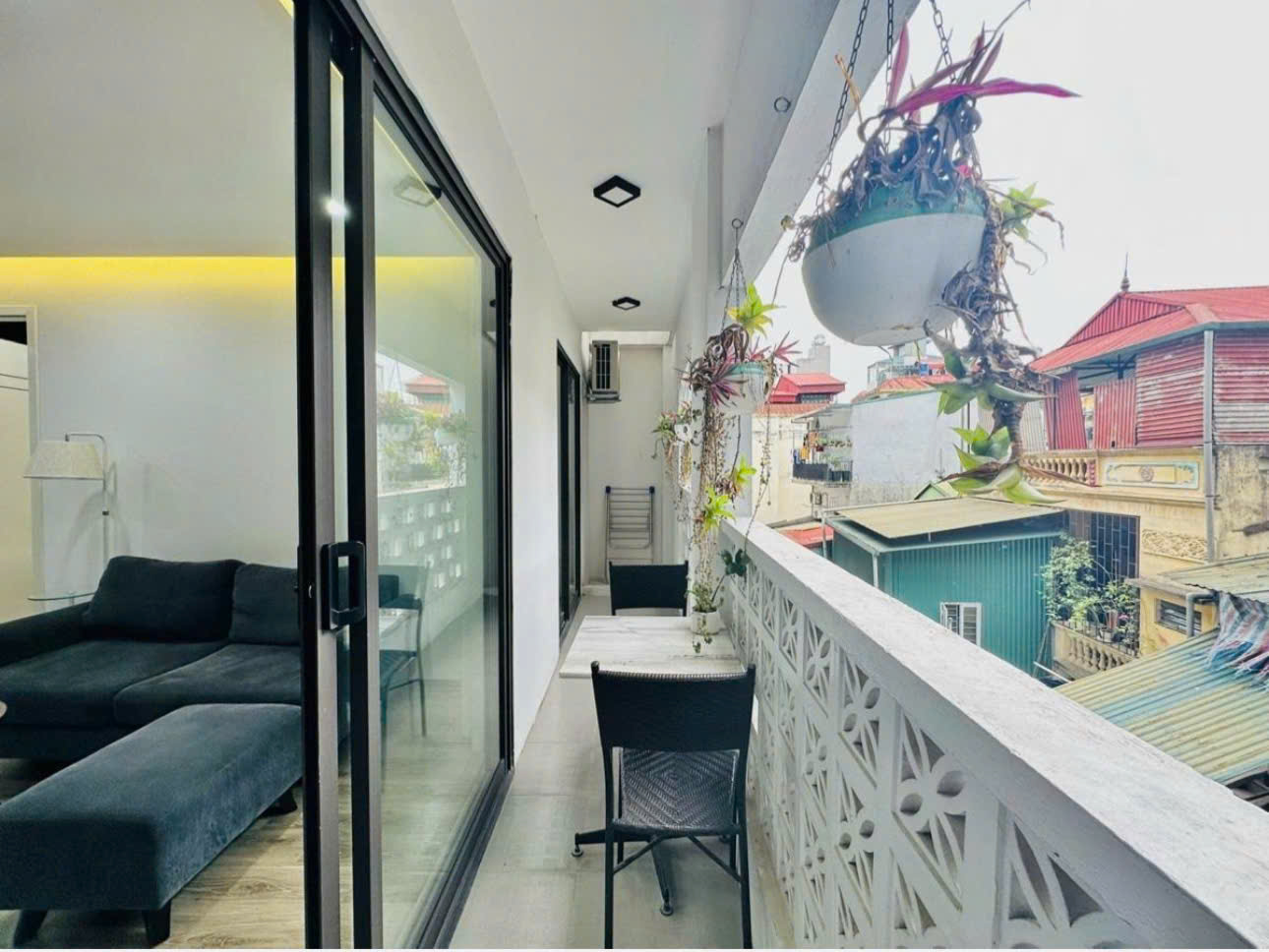 Airy spacious one bedroom apartment for rent on Vu Mien street, Yen Phu village, Tay Ho, Hanoi ID 0308