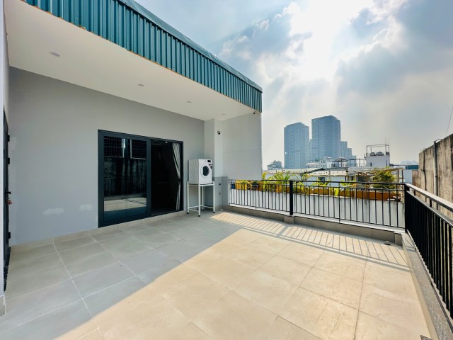 Large terrace 1 bedroom apartment for rent on To Ngoc Van, Quang An ward, Tay Ho, Hanoi ID 0309