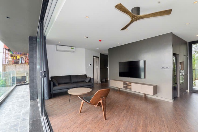 Brand new lake view 2 bedrooms apartment for rent on Truc Bach street, Ba Dinh, Hanoi ID 0313