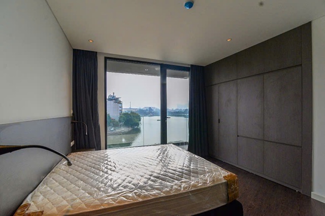 Brand new lake view 2 bedrooms apartment for rent on Truc Bach street, Ba Dinh, Hanoi ID 0313